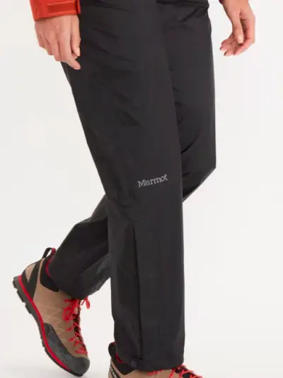 Model v čiernej farbe Marmot PreCip Eco Pants