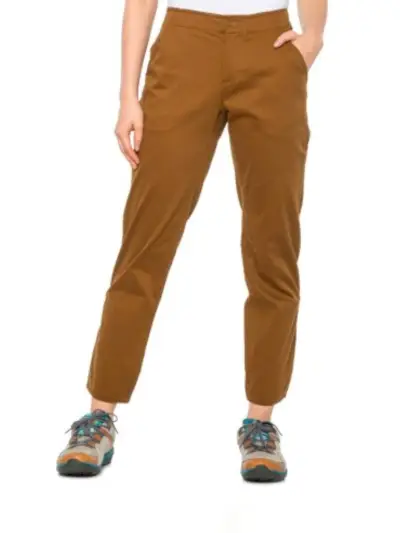 Modelka v hnedej farbe Mountain Hardwear Kentro Cord Pants