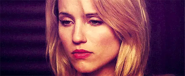 이미지에는 머리 얼굴 사람 Dianna Agron 입 입술과 턱이 포함될 수 있습니다.