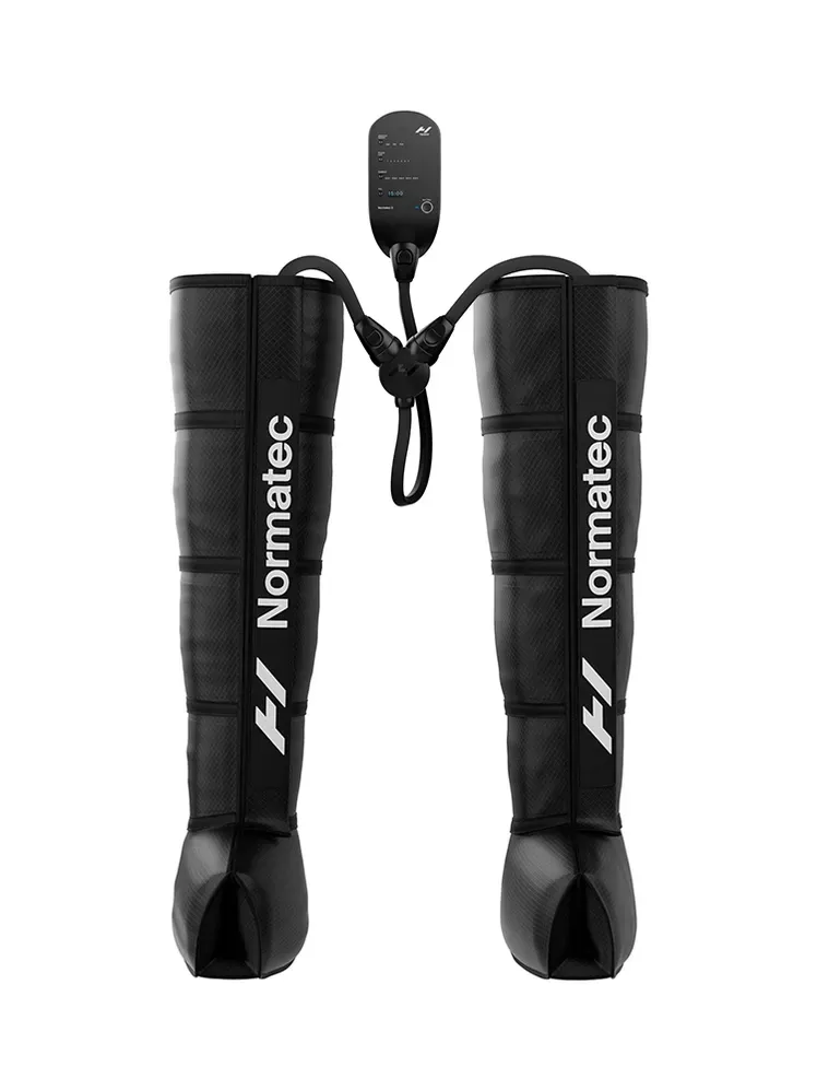 コントロールユニット付きの黒のコンプレッションブーツのペア