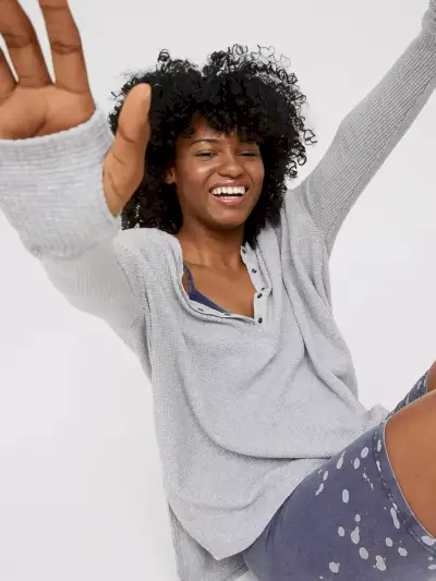 Offline – Aerie Wow! Gofri Henley póló