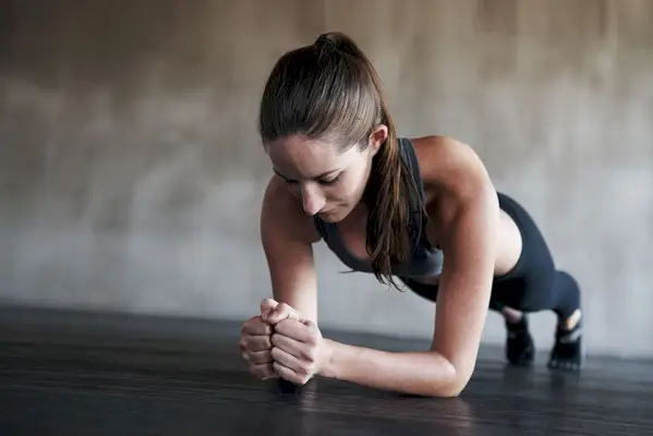 A képen a következők lehetnek: Human Person Fitness Sport Sport Exercise Working Out Stretch and Yoga
