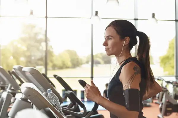 A képen a következők lehetnek: Human Person Sports Exercise Working Out Fitness and Gym