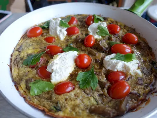 Kuva saattaa sisältää Food Pizza Dish Meal and Platter
