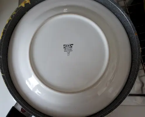Kuva saattaa sisältää Art Pottery Porcelain Saucer Kylpyhuone-WC sisätiloissa ja huoneessa