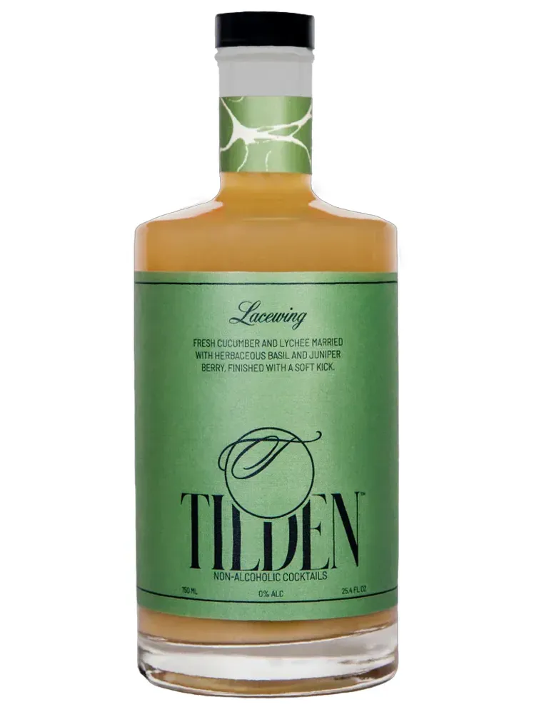 Koktail NonAlkohol Tilden Lacewing dengan latar belakang putih