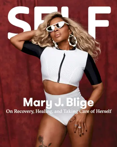 Cette image peut contenir des lunettes de soleil, des accessoires, des accessoires, des humains, des femmes, des vêtements, des vêtements et des femmes.