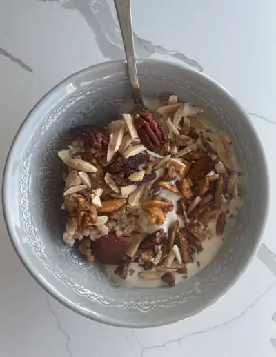 Diez desayunos rápidos y satisfactorios entre semana que realmente hacen los editores de SelfGrowth