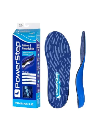 ربما تحتوي الصورة على ملابس، أحذية، أحذية وأحذية رياضية