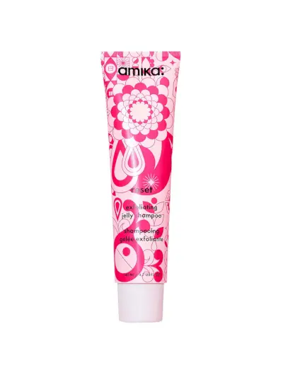 Reset Exfoliating Jelly Scalp Scrub en tubo de marca rosa y fucsia con tapa sobre fondo blanco
