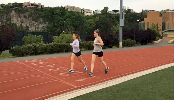 La imagen puede contener Deporte Deportes Atletismo Pista Humano y Persona