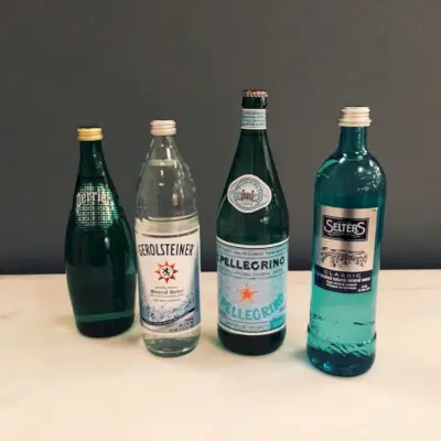 이미지에는 병 음료 음료수 맥주 및 알코올이 포함되어 있을 수 있습니다.