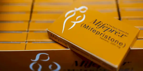 Walgreens en CVS zullen binnenkort abortuspillen op de markt brengen – dit is wat u moet weten