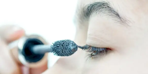 9 conseils de maquillage pour les personnes dont les yeux larmient tout le temps