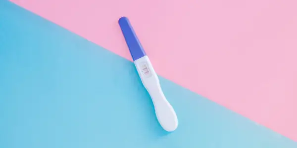 Quelles sont les causes d’un test de grossesse faussement positif ?