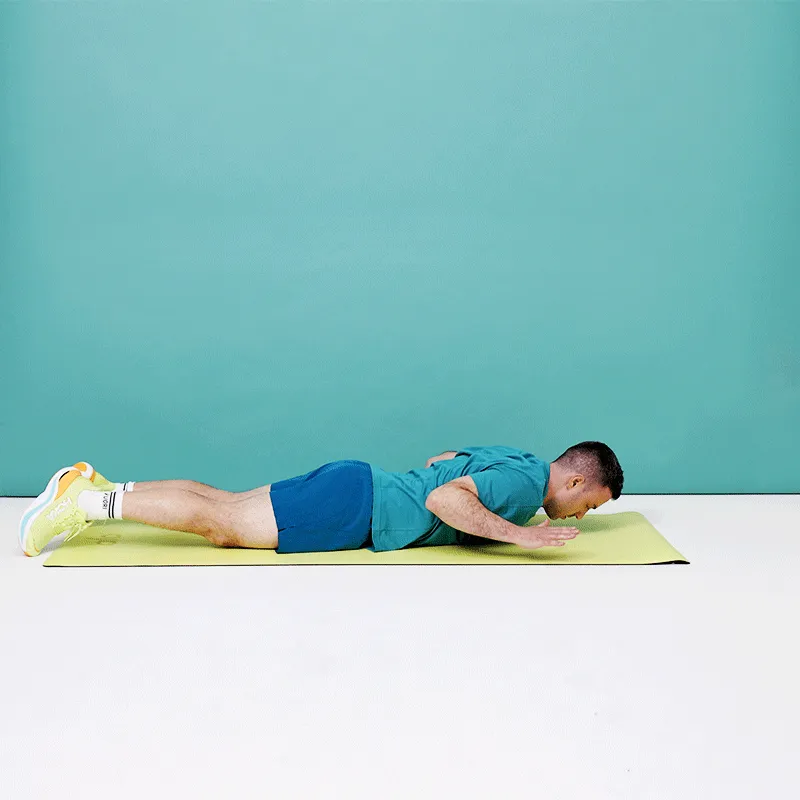 Ляжте на підлогу обличчям вниз, витягнувши ноги, зігніть лікті та вказуйте за собою, долоні покладіть на...