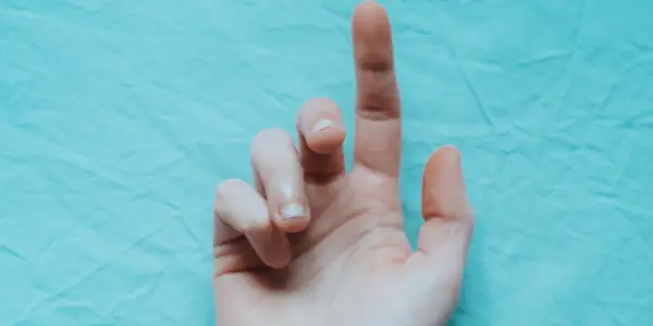 손톱에 멍이 들었을 때(또는 떨어졌을 때) 대처 방법