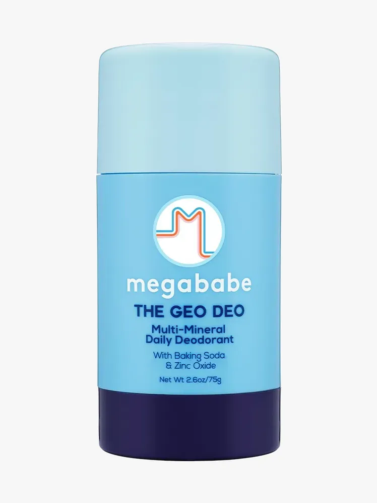 ライトグレーの背景にブランドコンポーネントの Megababe Geo Deo