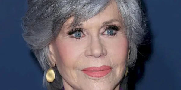 Jane Fonda, 85 de ani, are o mulțime de gânduri despre de ce să fii tânăr este „foarte, foarte greu”