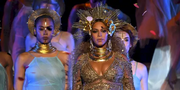 Beyoncéin nastop na podelitvi grammyjev leta 2017 je bil prava verska izkušnja
