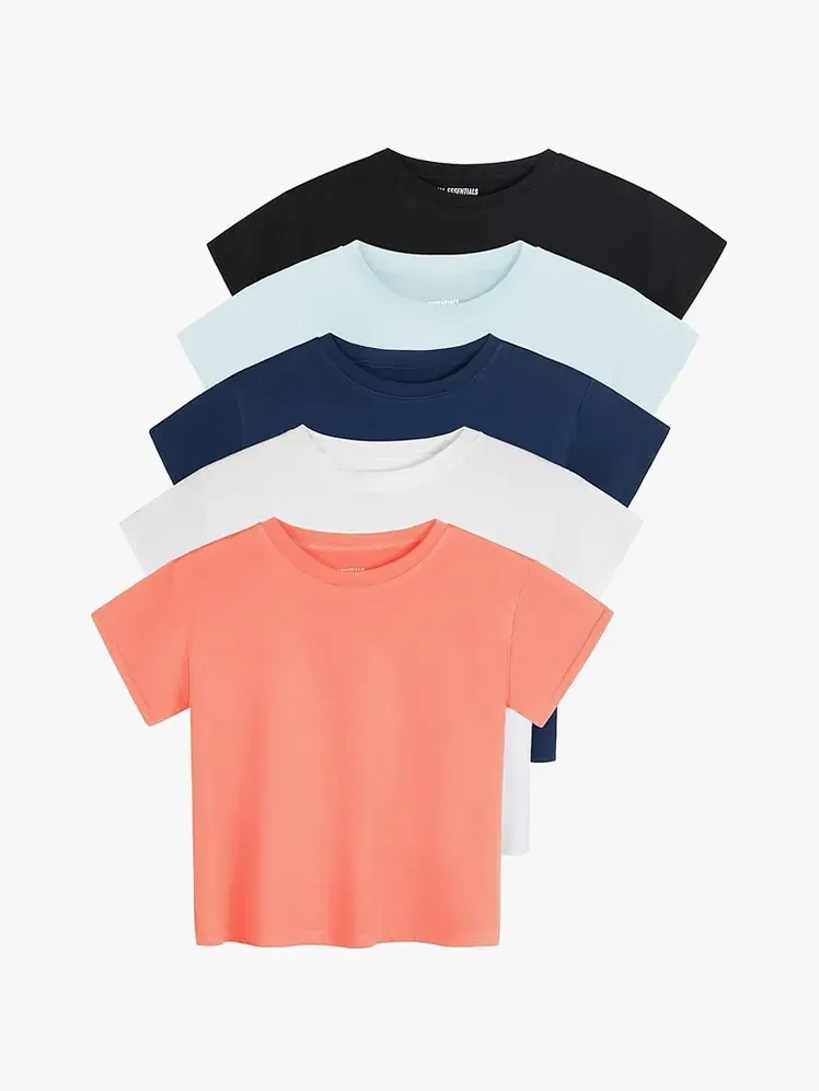 Dry Fit Crop Tops i en rekke fargemåter på lysegrå bakgrunn