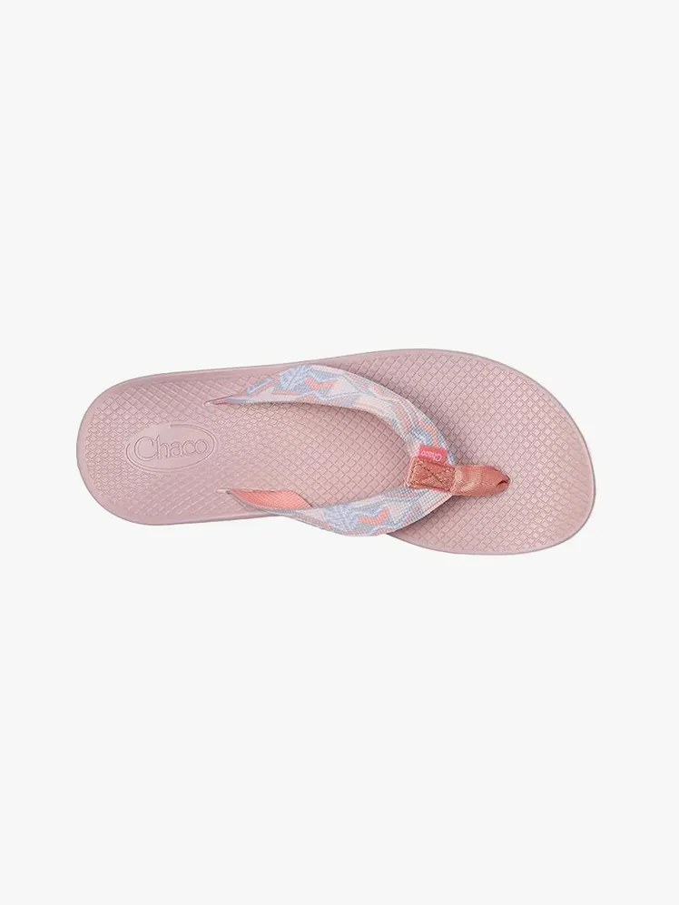 Chaco Classic Flip en component de marca sobre fons gris clar