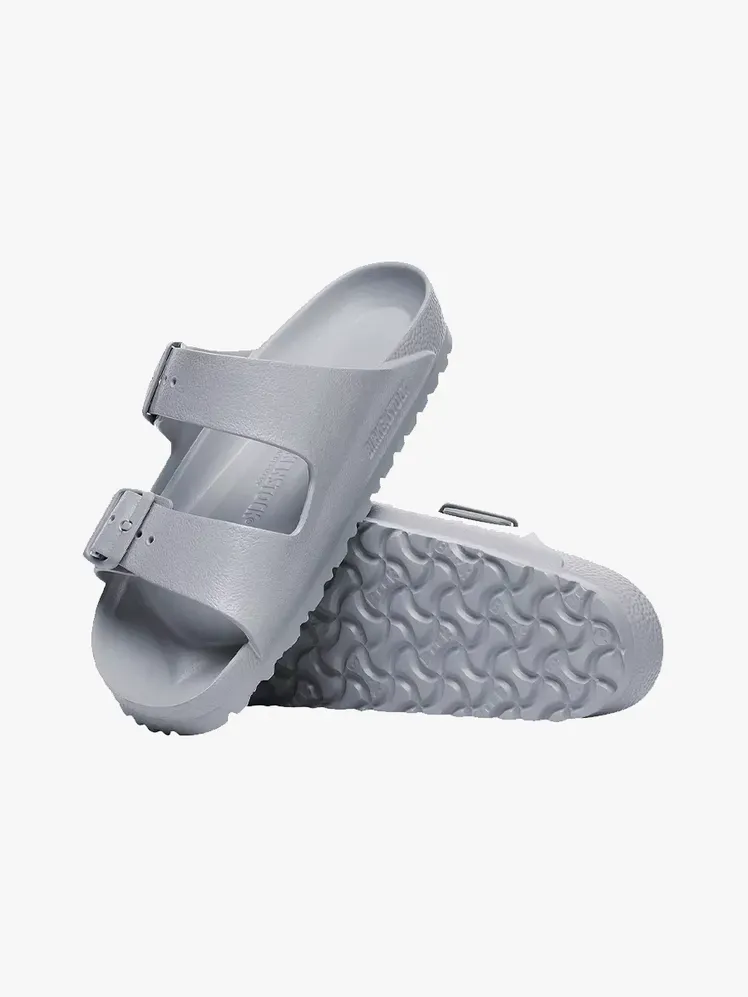 Birkenstock Arizona EVA Essentials u robnoj marki na svijetlo sivoj pozadini