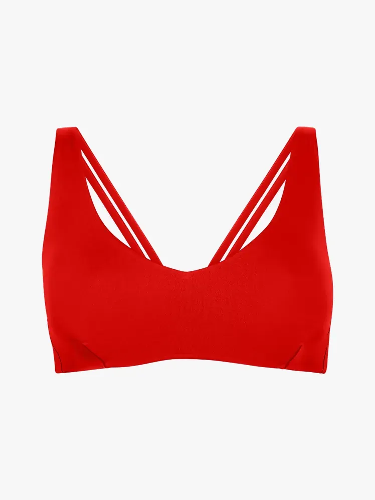 A lăsat vineri duminică Top D+ în componentă de marcă pe un fundal gri deschis