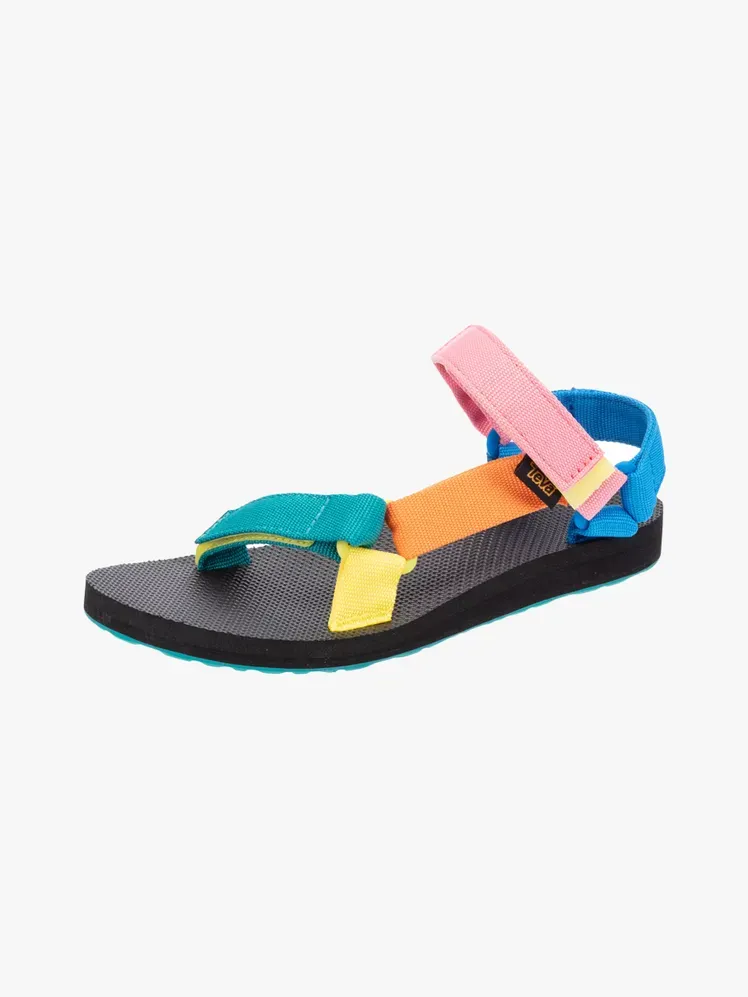 Açık gri arka plan üzerinde çok renkli bileşenli Teva Original Universal Sandal