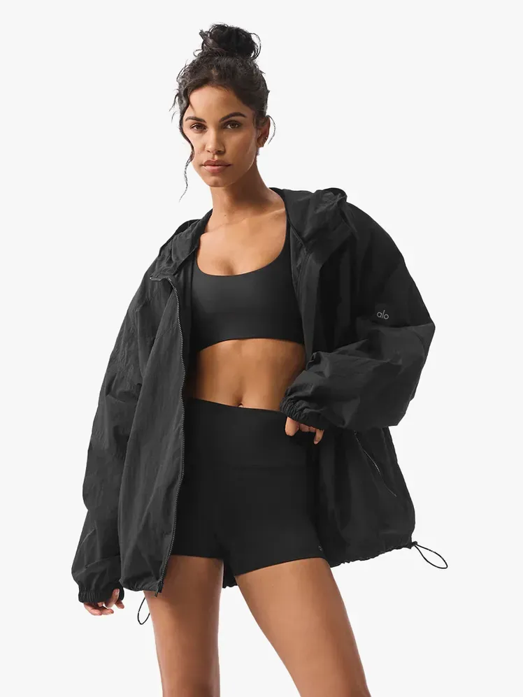 Яке Alo Yoga Vantage Nylon Ripstop от марков компонент на светлосив фон