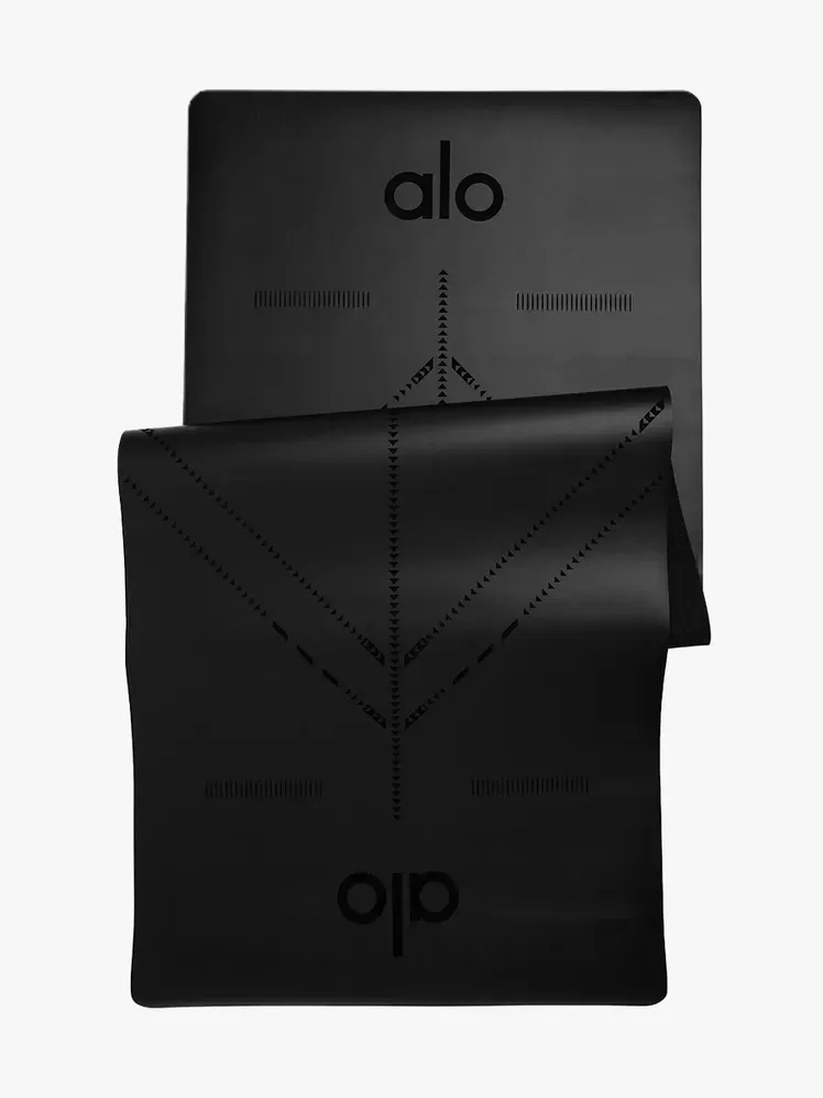 Alo Yoga Chakra Warrior Mat от марков компонент на светлосив фон