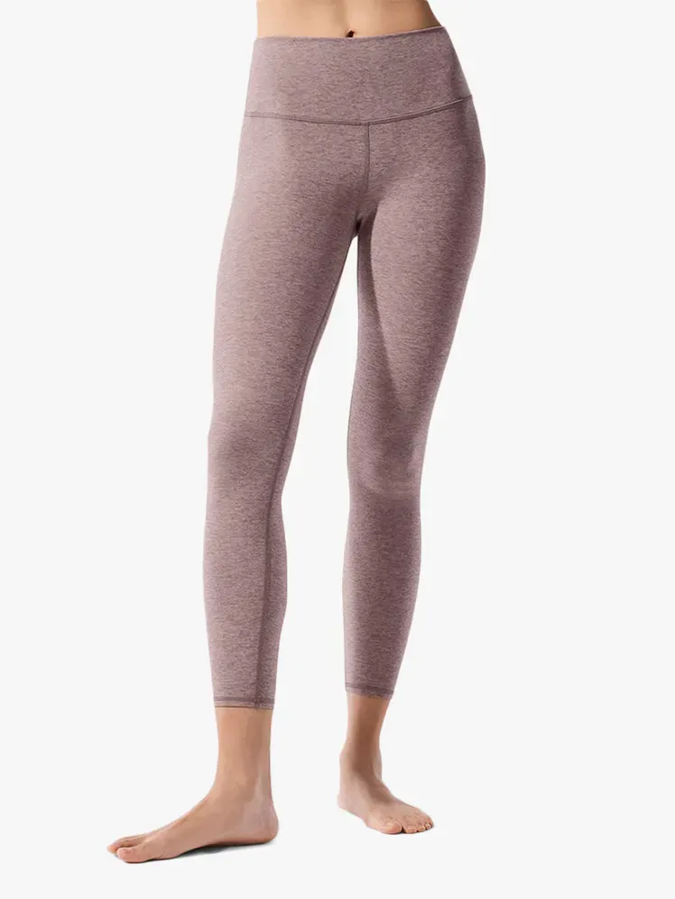 Alo Yoga Alosoft High-Waist 7-8 Highlight Legging от марков компонент на светлосив фон