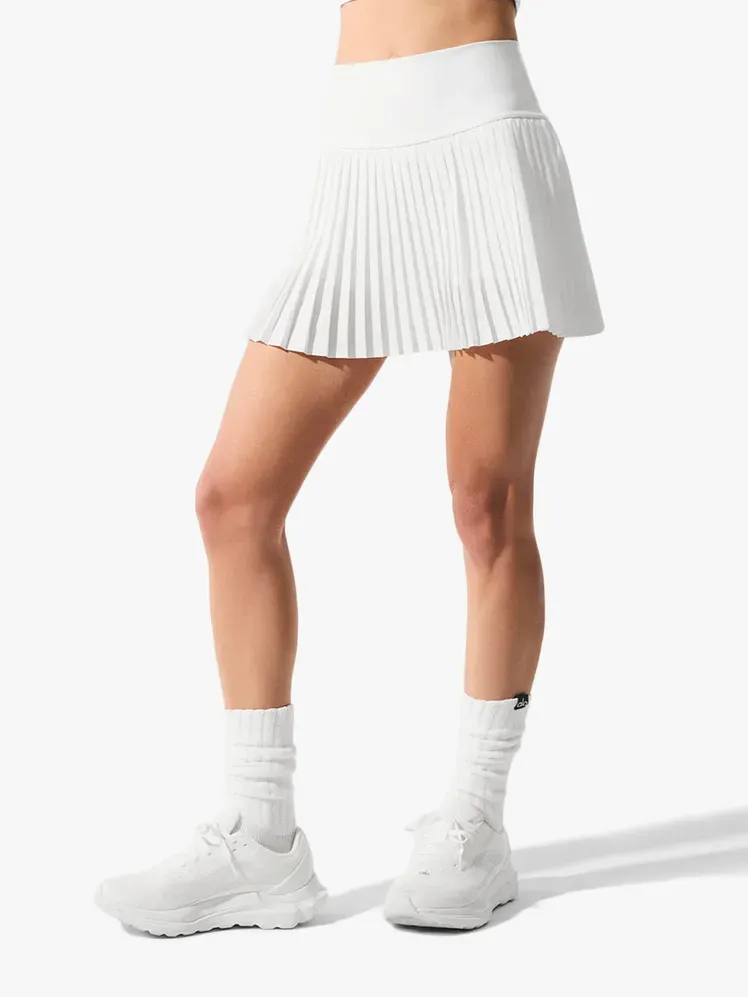 Тенис пола Alo Yoga Grand Slam от брандиран компонент на светло сив фон