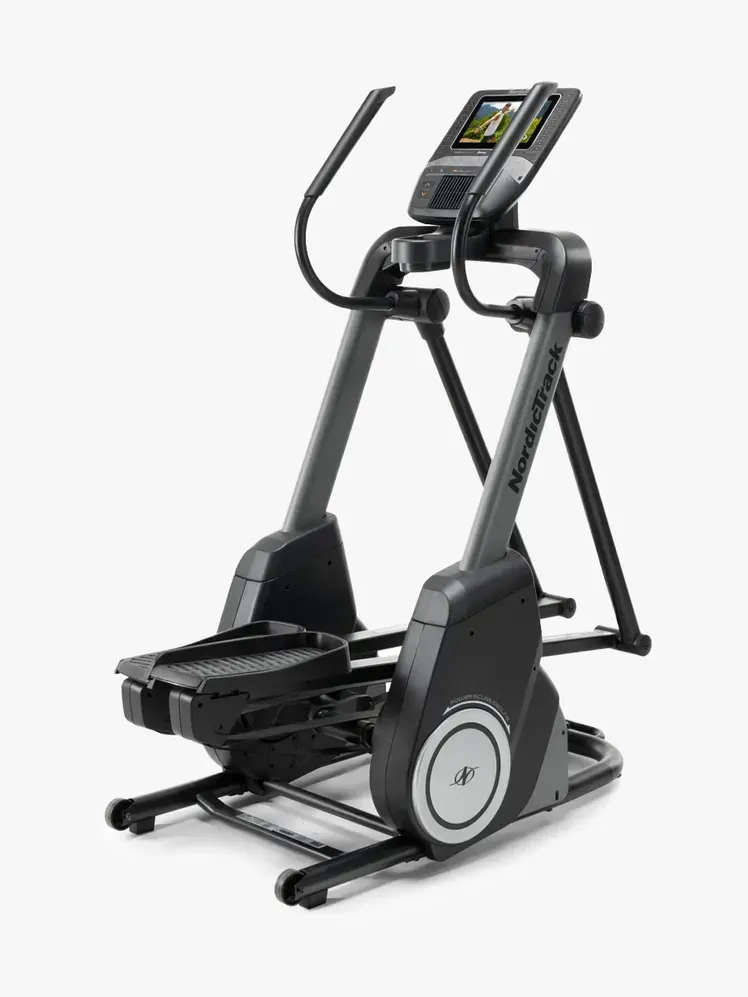 Entrenador el·líptic interactiu NordicTrack FS10i en component de marca sobre fons gris clar