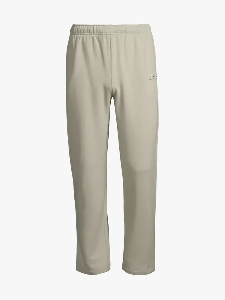 연한 회색 배경에 베이지 색상의 Accolade Straight Leg Sweatpant