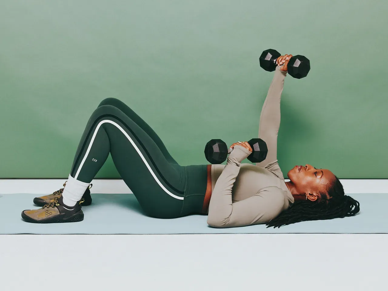 ਤੁਹਾਡੇ ਉੱਪਰਲੇ ਸਰੀਰ ਨੂੰ ਨਿਸ਼ਾਨਾ ਬਣਾਉਣ ਅਤੇ ਮਜ਼ਬੂਤ ਕਰਨ ਲਈ 13 ਛਾਤੀ ਦੀਆਂ ਕਸਰਤਾਂ