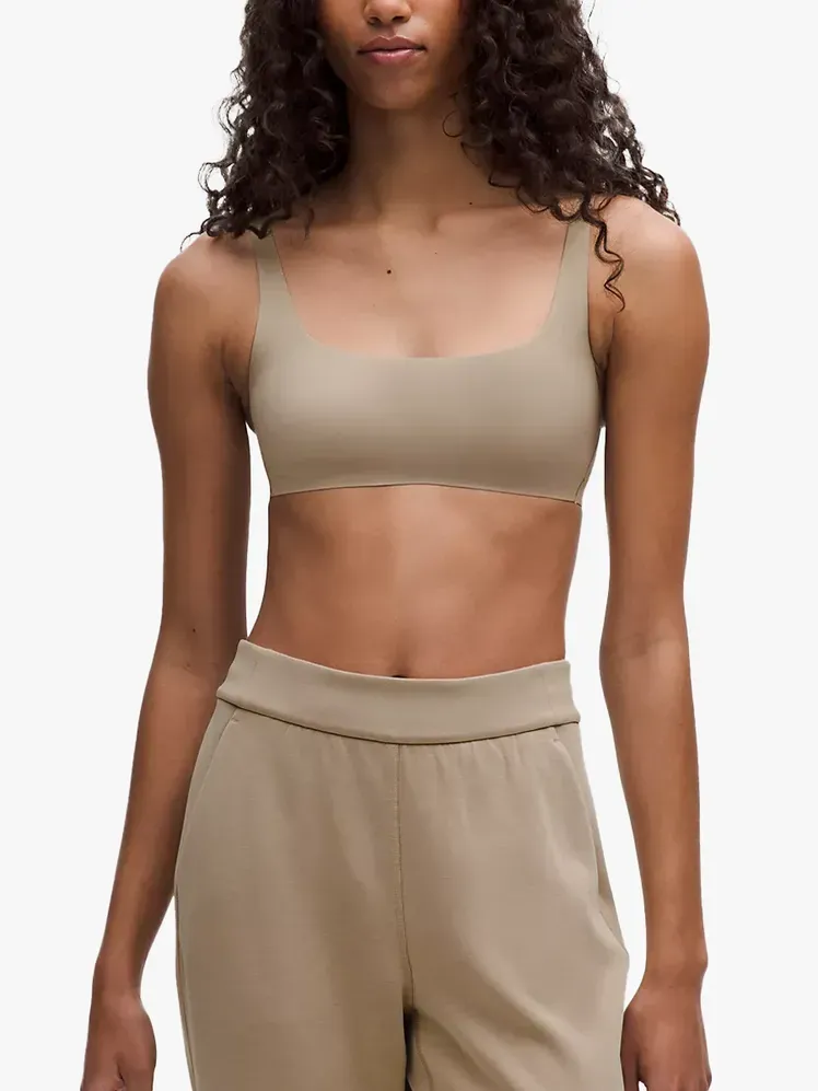 Lululemon Wundermost Ultra-Soft Nulu Scoop-Neck Bralette márkás komponensben, világosszürke alapon