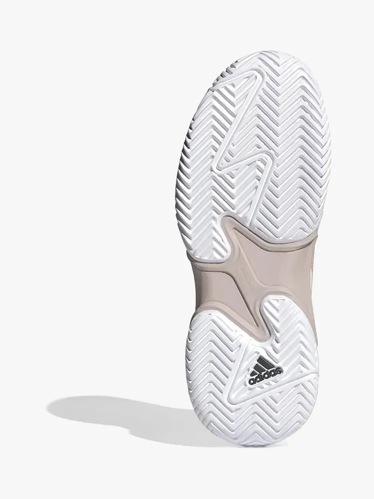 Açık gri arka planda markalı bileşenli Adidas Barricade 13 Tenis Ayakkabısı