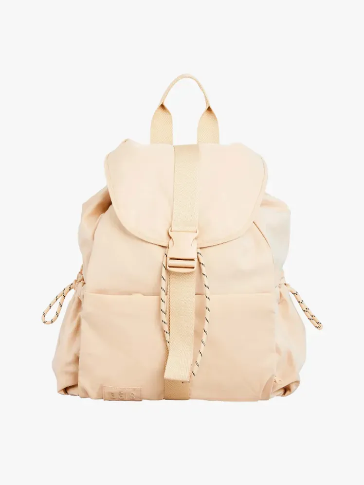 Açık gri arka plan üzerinde markalı bileşenli Beis The Sport Sırt Çantası