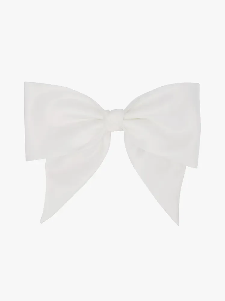 Aşıklar ve Arkadaşlar Elaine Bow, açık gri arka plan üzerinde markalı bileşenle