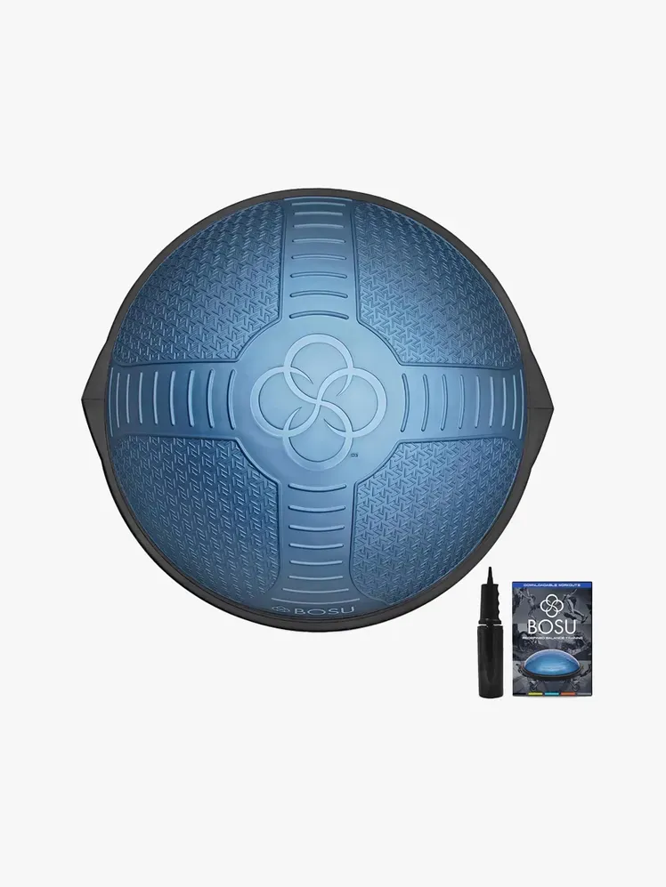 Bosu NexGen Home Balance Trainer v značkovom komponente na svetlosivom podklade
