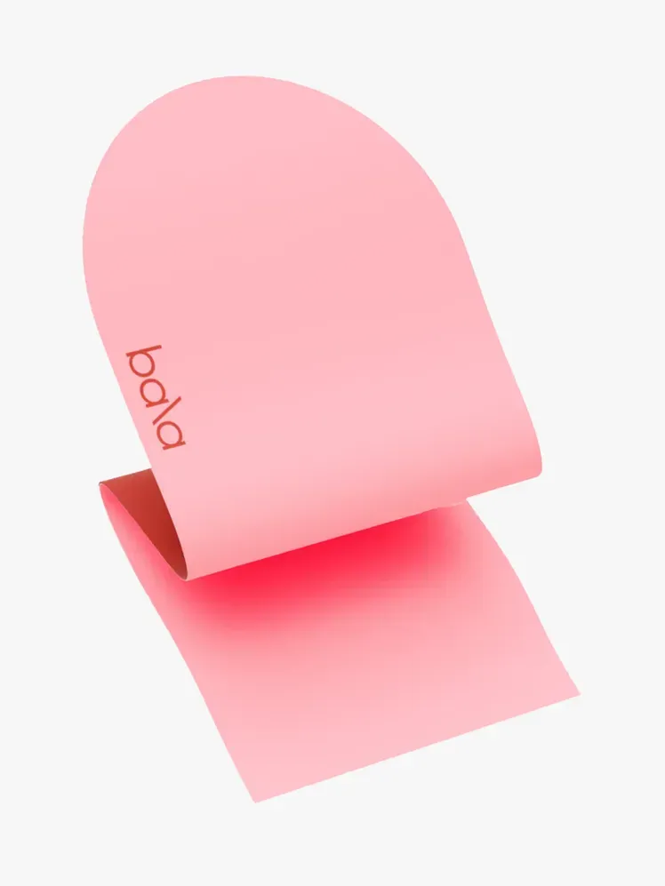 Bala The Play Mat ในรูปแบบแบรนด์บนพื้นหลังสีเทาอ่อน