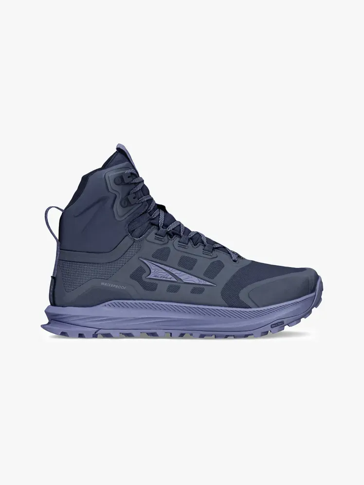 Altra Lone Peak 9 Waterproof Mid en componente de marca sobre fondo gris claro