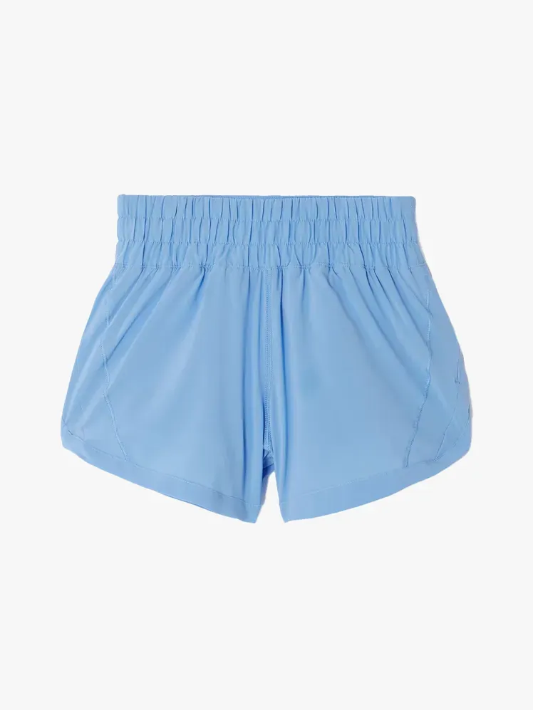 ライトグレーの背景にブランドのコンポーネントが入ったハイライズ裏地付きショーツ 3 のルルレモン トラック