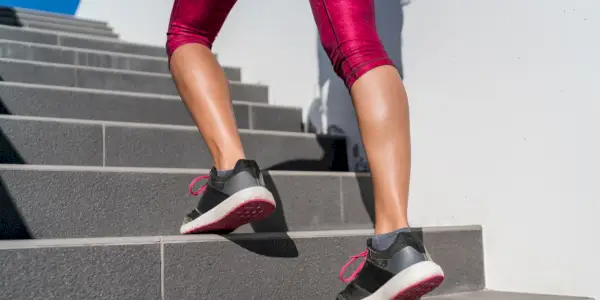 Un entraînement dans les escaliers en sueur qui ne prend que 20 minutes