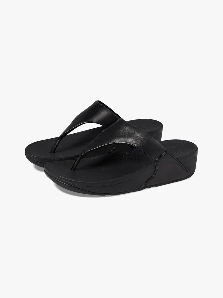 Lulu Thong Sandal i sort farve måde på lys grå baggrund