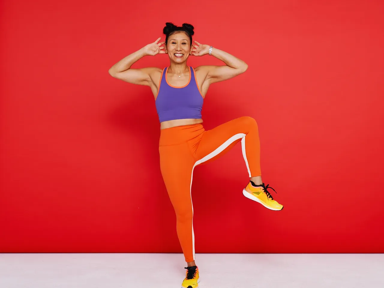 12 základních cviků ve stoje, které rozpálí vaše břišní svaly