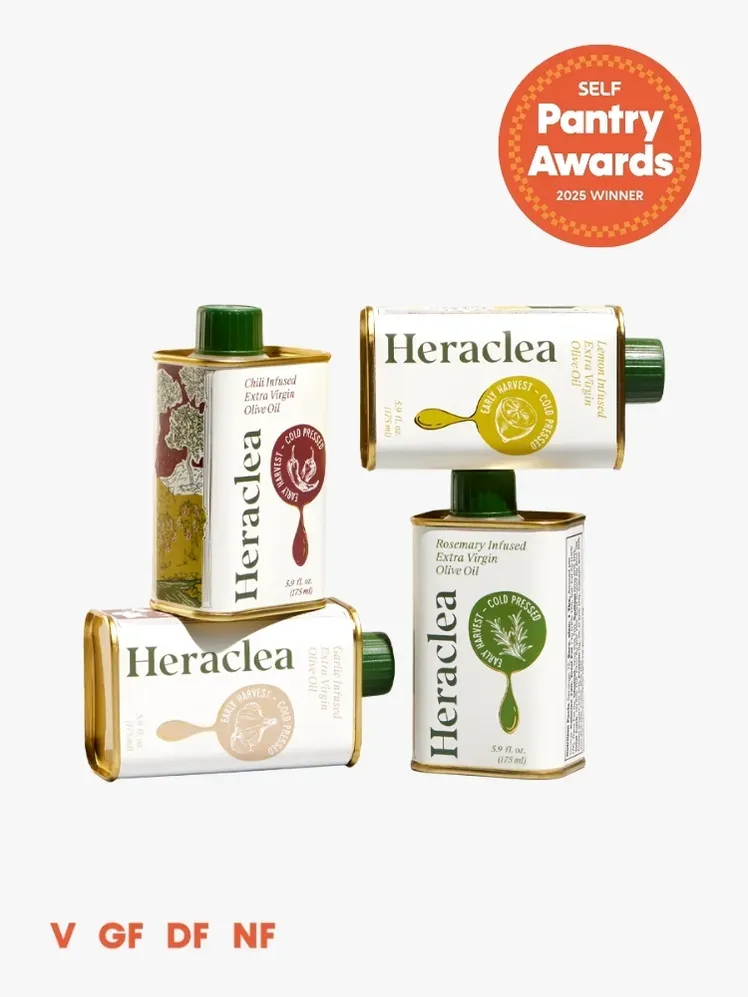 Vier veelkleurige minibusjes en een oranje Pantry Awards-zegel rechtsboven