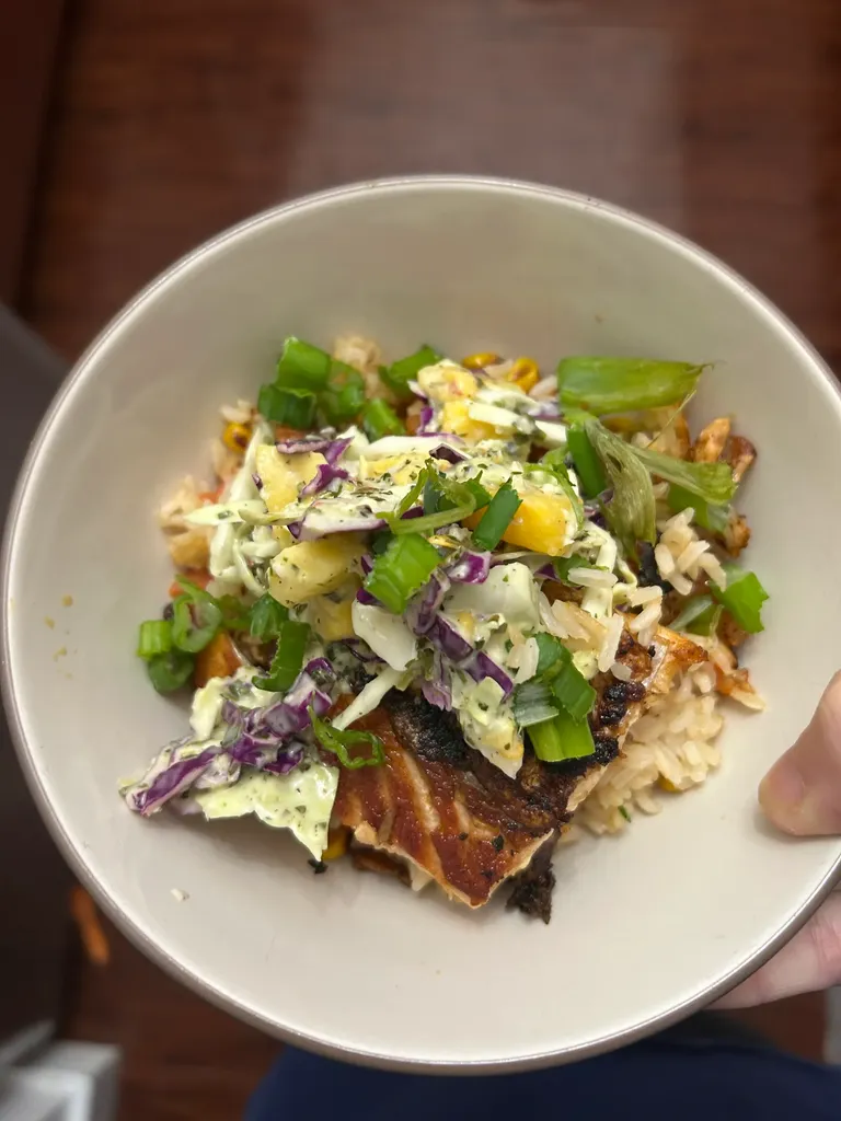 छवि में भोजन भोजन प्रस्तुति प्लेट ब्रंच व्यक्ति बीफ़ और मांस शामिल हो सकता है