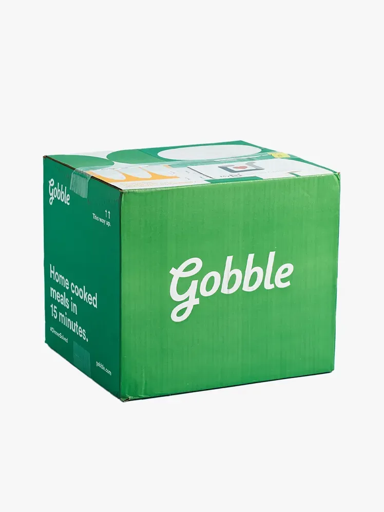 हल्के भूरे रंग की पृष्ठभूमि पर ब्रांडेड घटक में गोबल